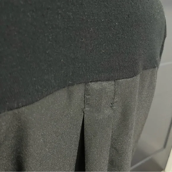 One A Black Keyhole High Low Knit Top Medium - Picture 7 of 10